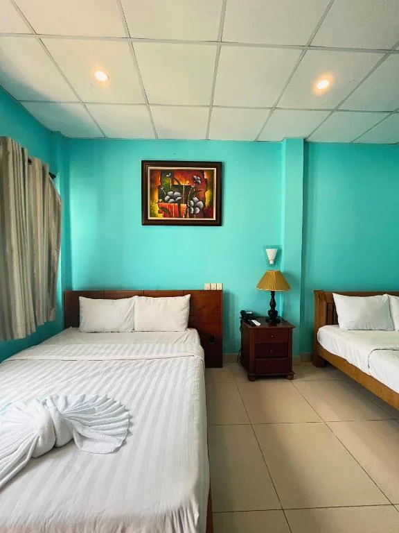 Superior Triple Room β The Alley Saigon Hotel